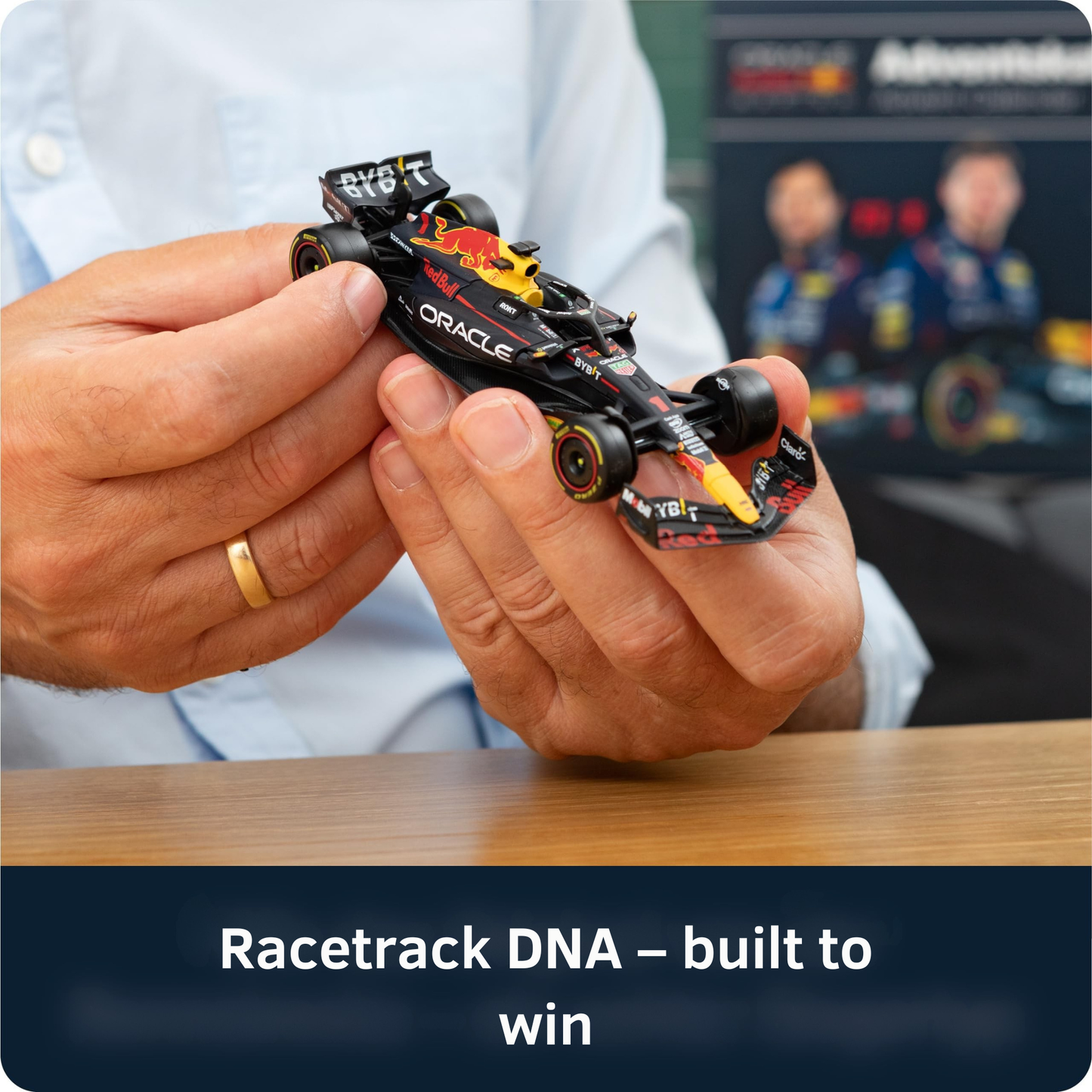 Oracle Red Bull RB19 Advent Calendar 1:43