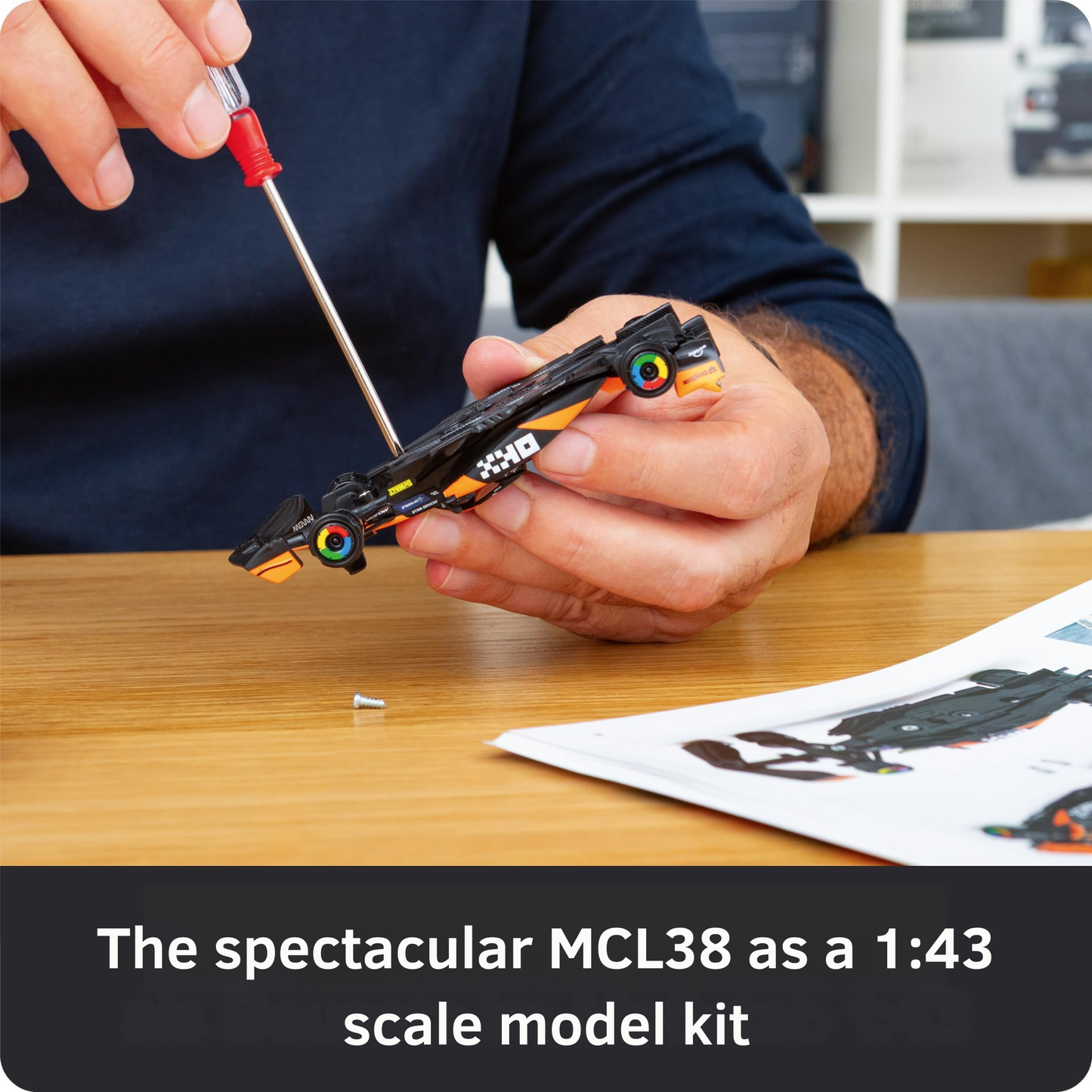 McLaren MCL38 Advent Calendar 1:43